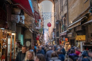 Christmas in Naples: the nativity scenes of San Gregorio Armeno and how to get there