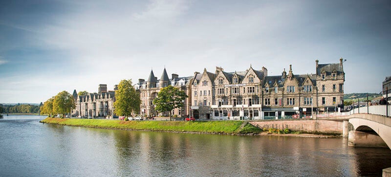 ¿Por qué Alquilar un Coche en Inverness?