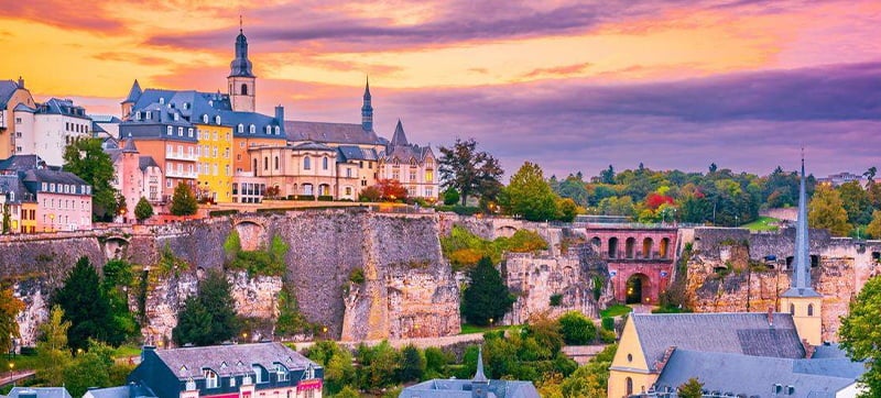 Tani Wypozyczalnia Samochodów w Luksemburg Miasto